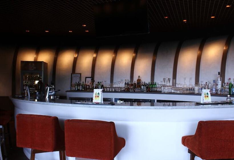 בית מלון כפרי Taj Damdama Lake Resort & Spa, Gurugram