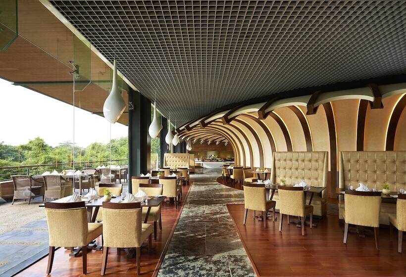 בית מלון כפרי Taj Damdama Lake Resort & Spa, Gurugram