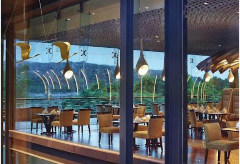 בית מלון כפרי Taj Damdama Lake Resort & Spa, Gurugram