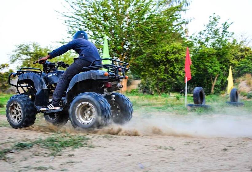 בית מלון כפרי Taj Damdama Lake Resort & Spa, Gurugram