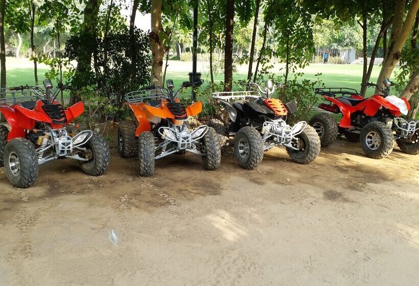 בית מלון כפרי Taj Damdama Lake Resort & Spa, Gurugram