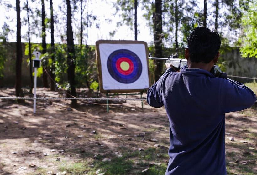 בית מלון כפרי Taj Damdama Lake Resort & Spa, Gurugram