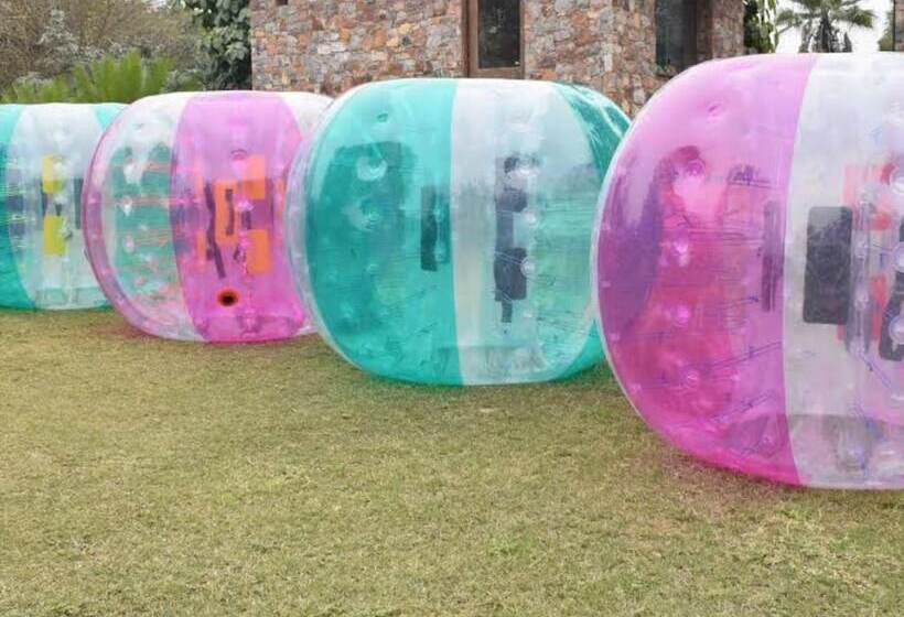 בית מלון כפרי Taj Damdama Lake Resort & Spa, Gurugram