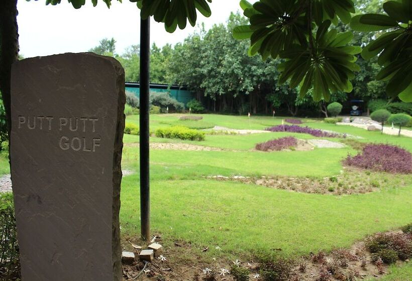 בית מלון כפרי Taj Damdama Lake Resort & Spa, Gurugram