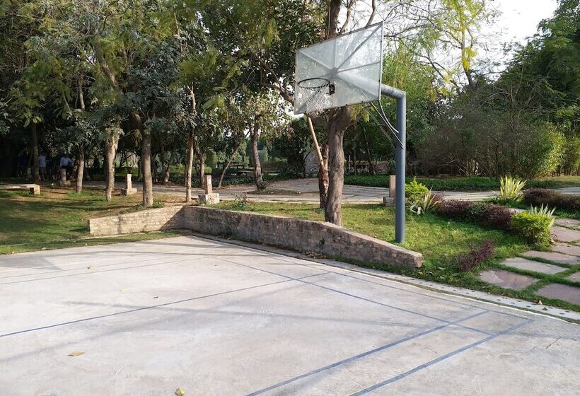 בית מלון כפרי Taj Damdama Lake Resort & Spa, Gurugram