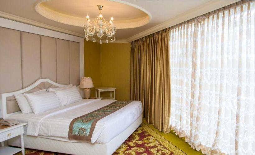 Отель The Grand Kandyan