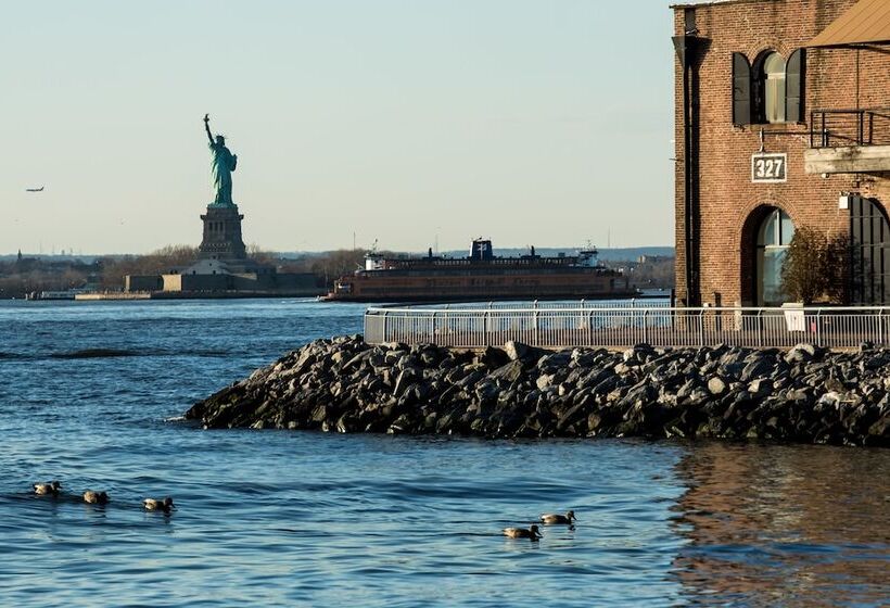 هتل The Lodge Red Hook
