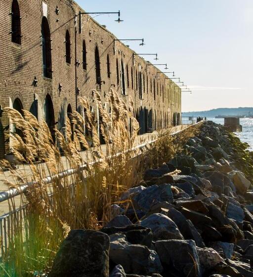 هتل The Lodge Red Hook
