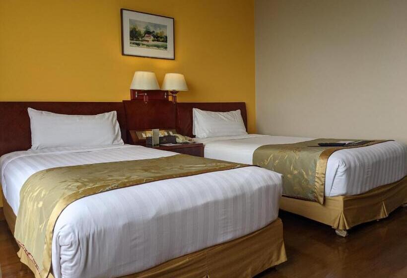 هتل The Peninsula Chittagong Limited