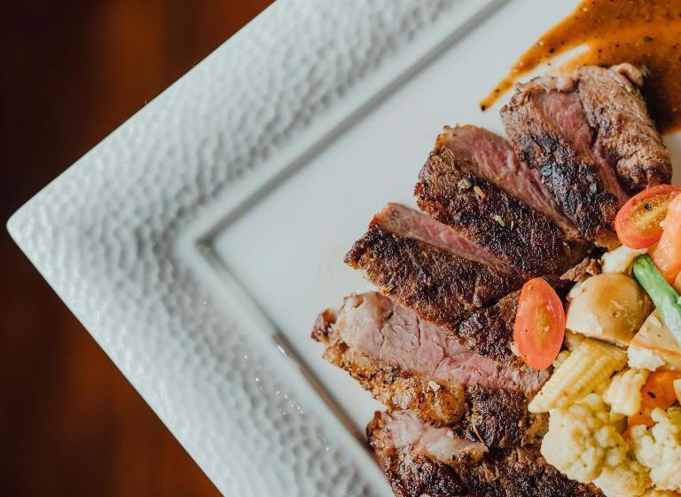 هتل The Peninsula Chittagong Limited