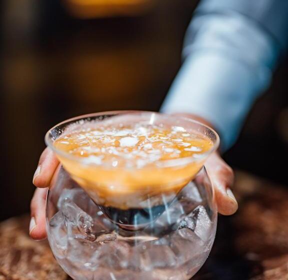 هتل The Peninsula Chittagong Limited