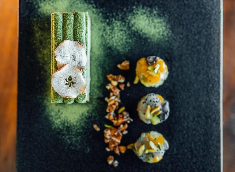 هتل The Peninsula Chittagong Limited