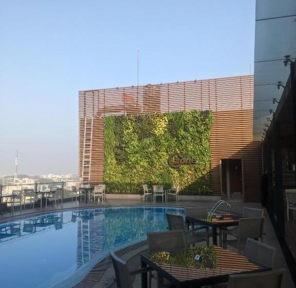 هتل The Peninsula Chittagong Limited