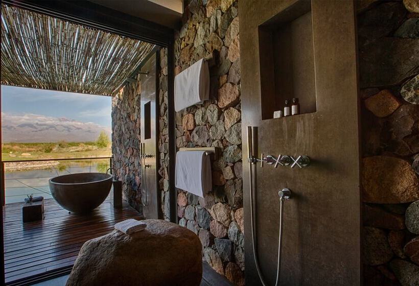 Otel The Vines Resort & Spa