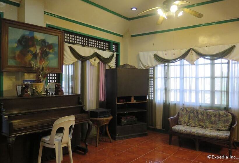 هتل Villa Alzhun Tourist Inn And Restaurant