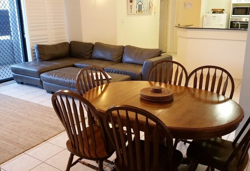 King'S Row Holiday Apartments