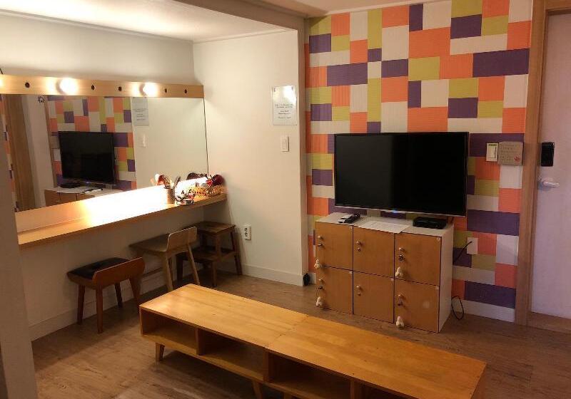 بنسيون High Street Guest House Hongdae   Hostel