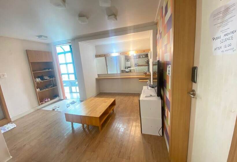 بنسيون High Street Guest House Hongdae   Hostel