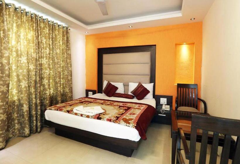 Shri Vinayak At New Delhi Railway Station By Rcg Hotels