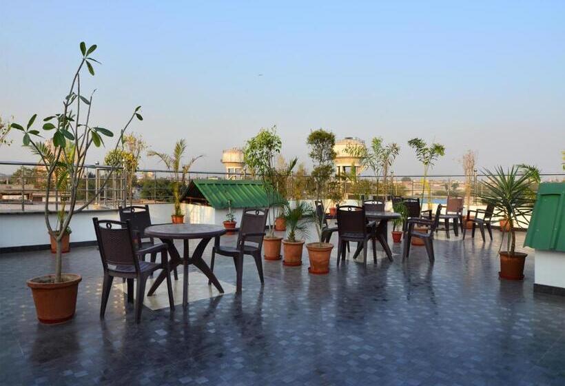 Shri Vinayak At New Delhi Railway Station By Rcg Hotels