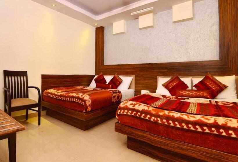 Shri Vinayak At New Delhi Railway Station By Rcg Hotels