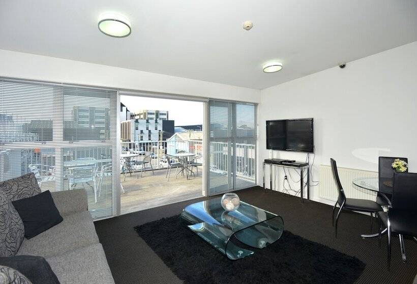 Southwark Hotel & Apartments