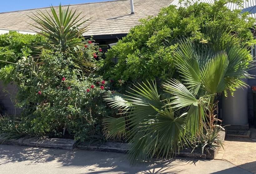 The Major Mitchell Motel