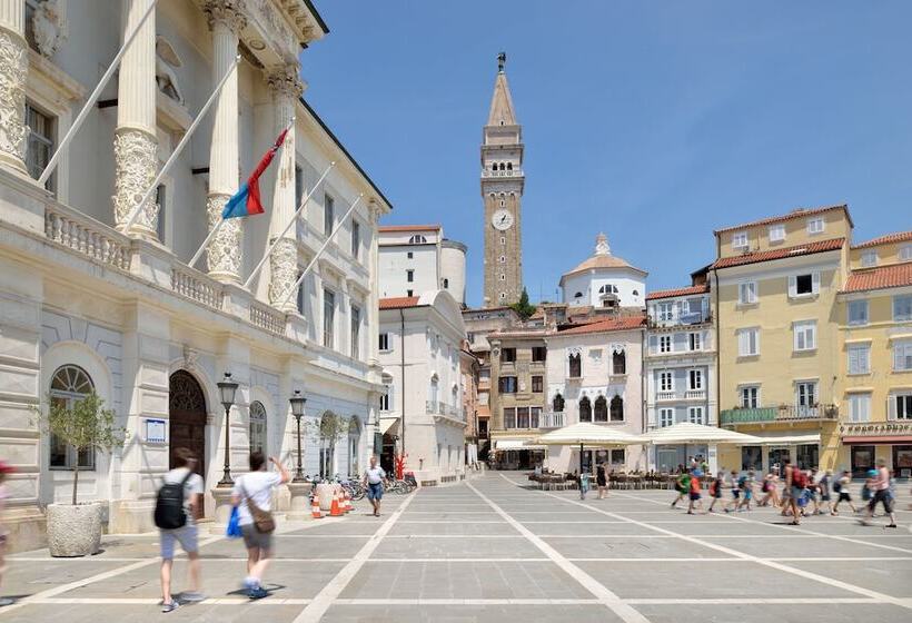 Camping Adria Ankaran   Pitches