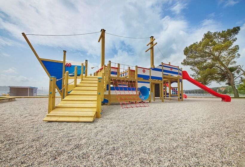 Camping Adria Ankaran   Pitches