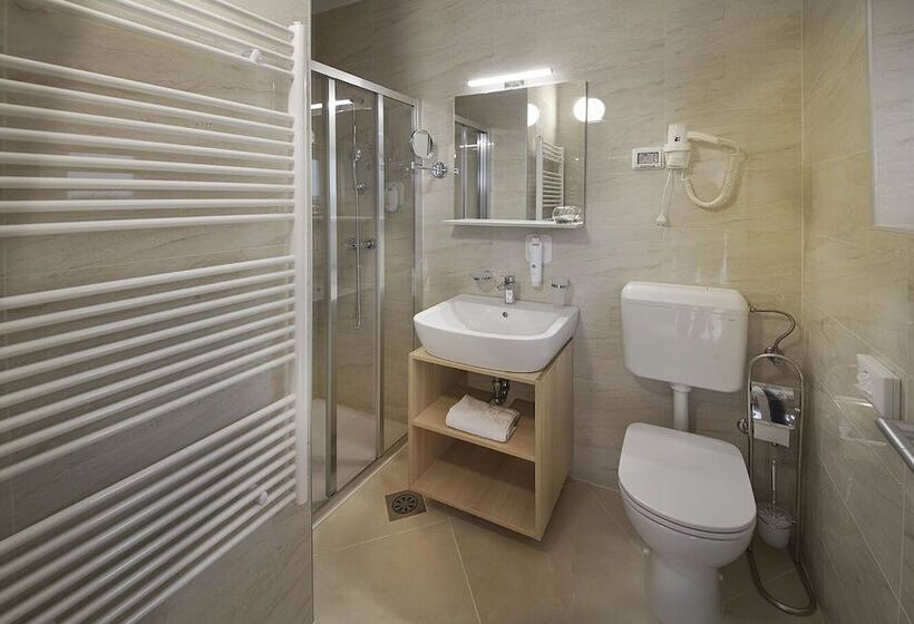 Camping Adria Ankaran   Pitches