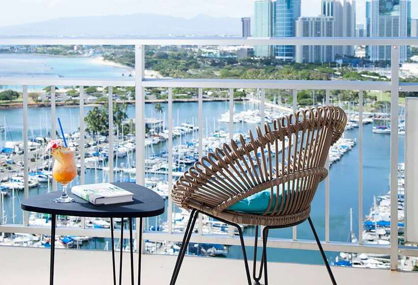 Waikiki Marina Resort At The Ilikai