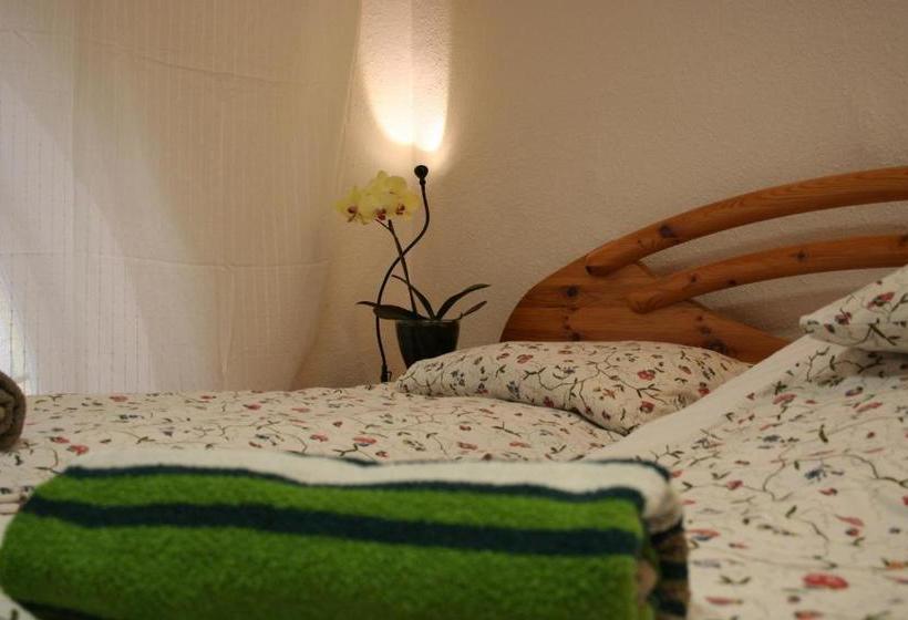 Walking Bed Budapest Hostel