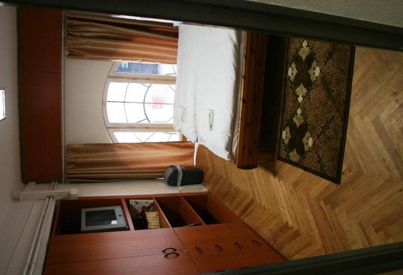 Walking Bed Budapest Hostel