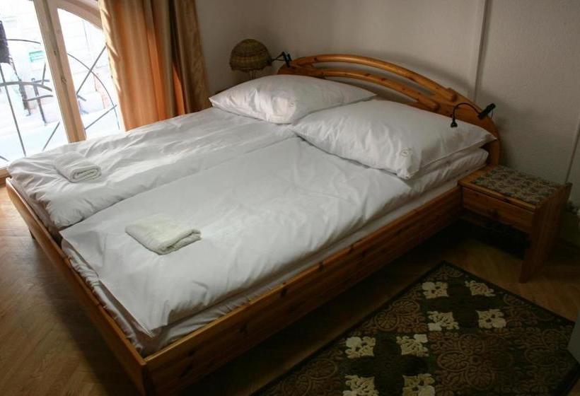 Walking Bed Budapest Hostel