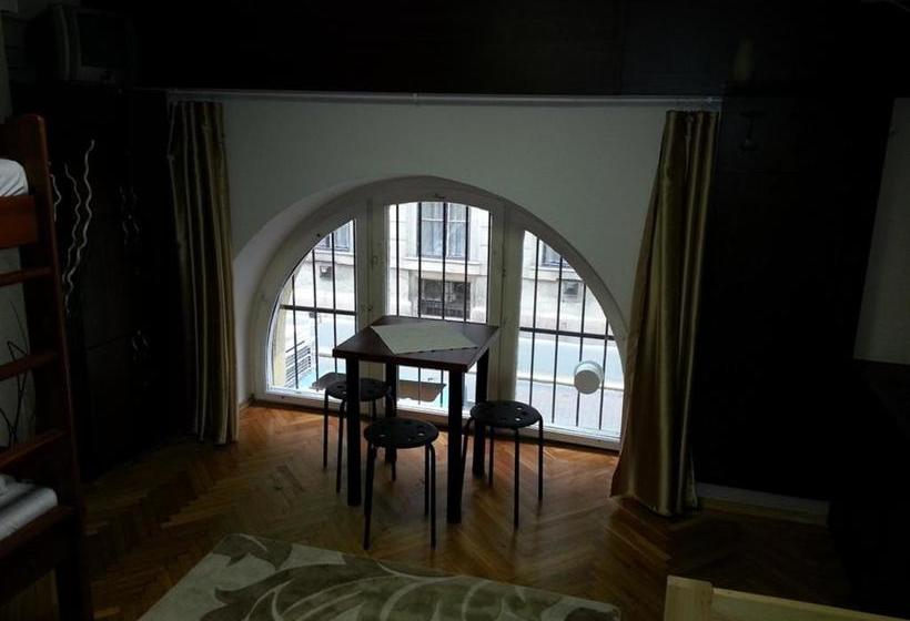 Walking Bed Budapest Hostel