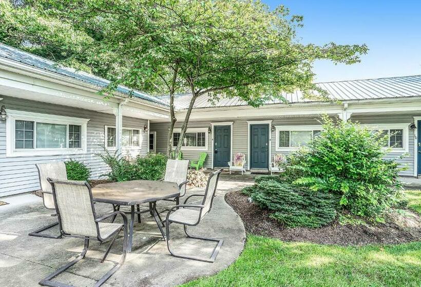 Отель Arrowhead Resort