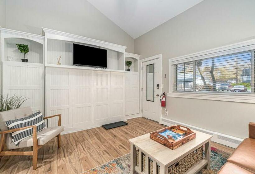 Отель Arrowhead Resort