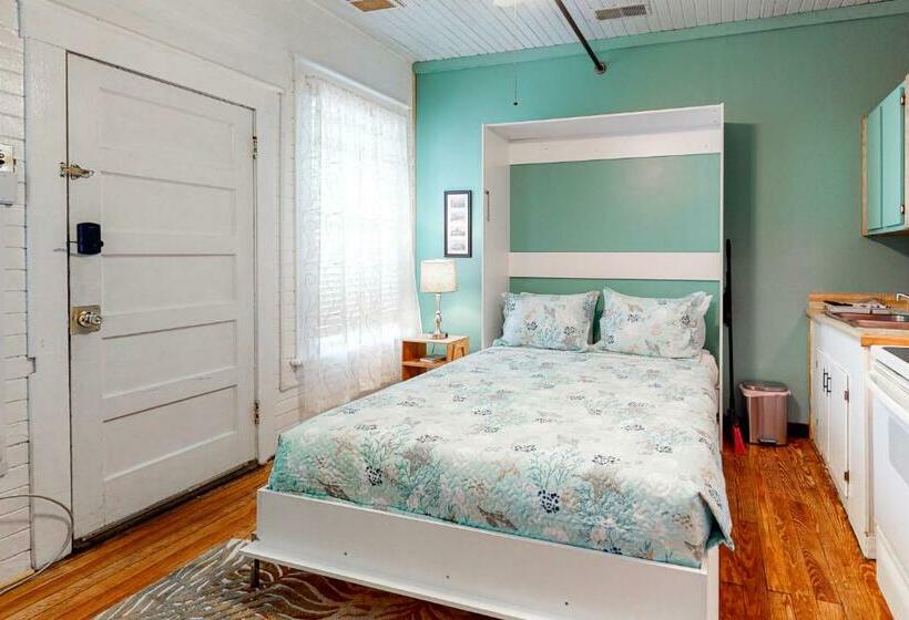 هتل Carbo House Eleven