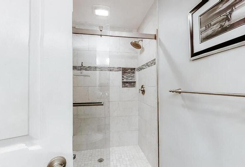 ホテル Colonnade Club 180