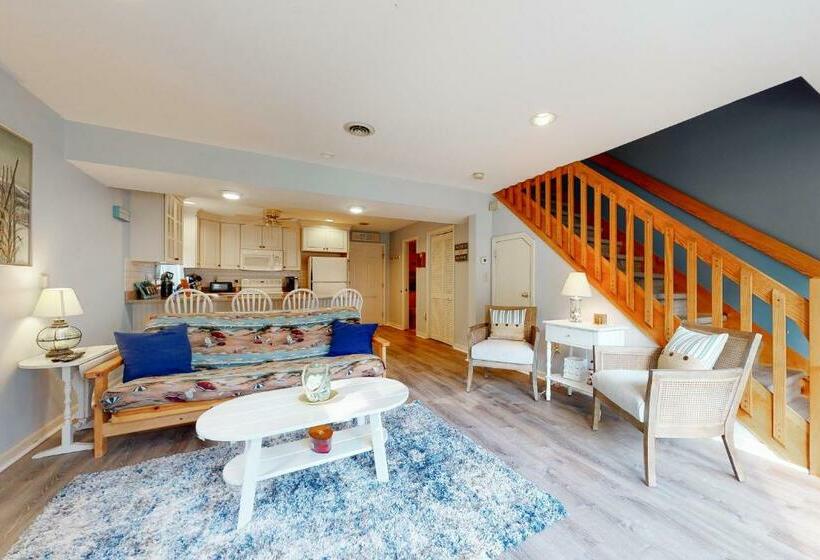 Отель Long Sands Escape