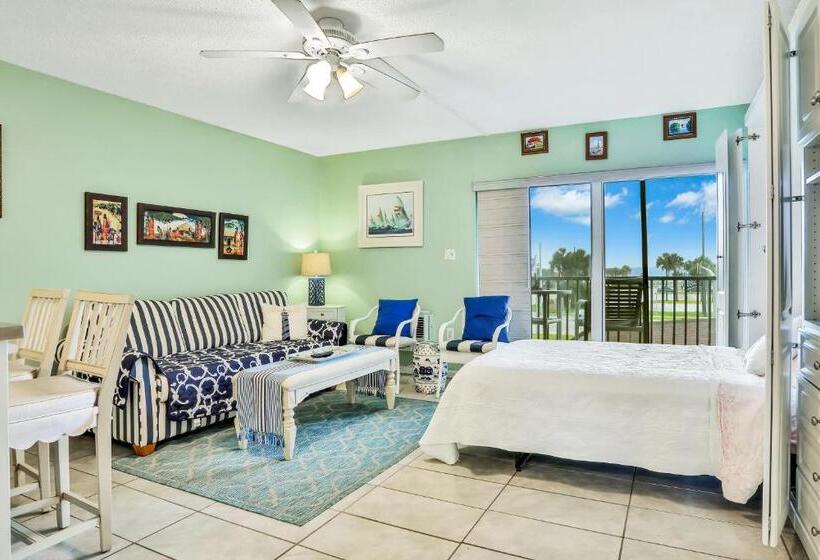 فندق Mariners Cove 302