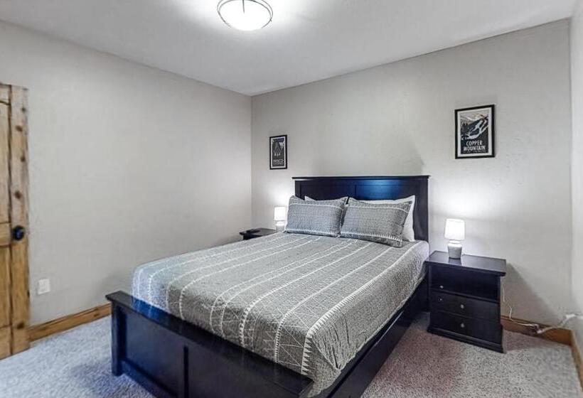 בית מלון כפרי Mountain Retreat On 1st