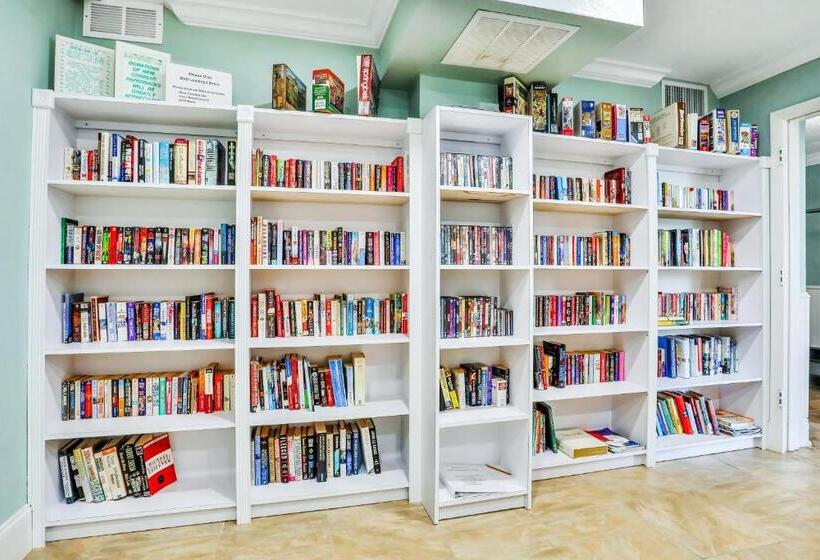 فندق Top Floor At The Shores