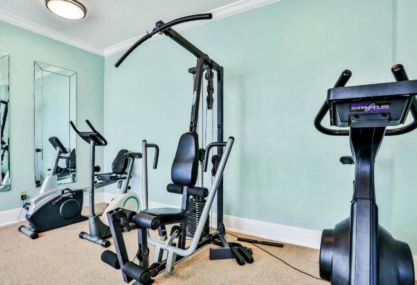 فندق Top Floor At The Shores