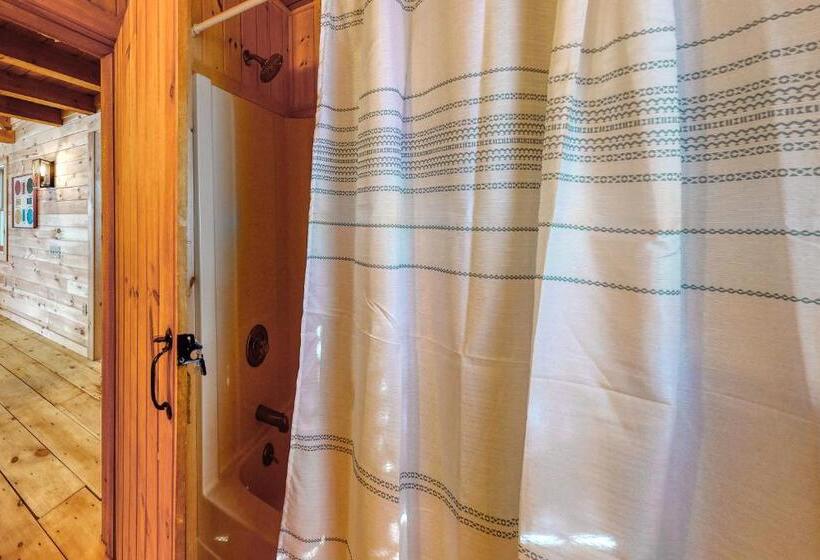 فندق Camp Foxtrot