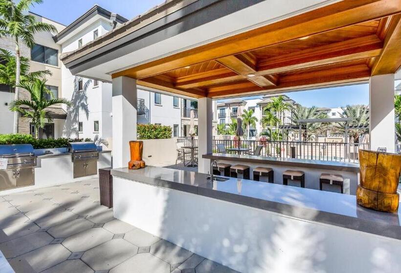 ホテル Naples Square Paradise