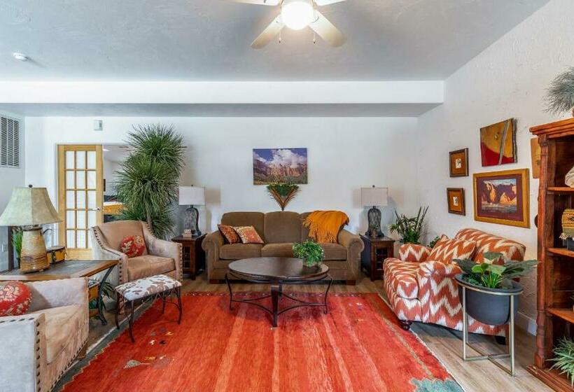 Отель Sunny Cozy Condo