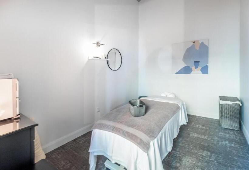 Отель Sunny Cozy Condo