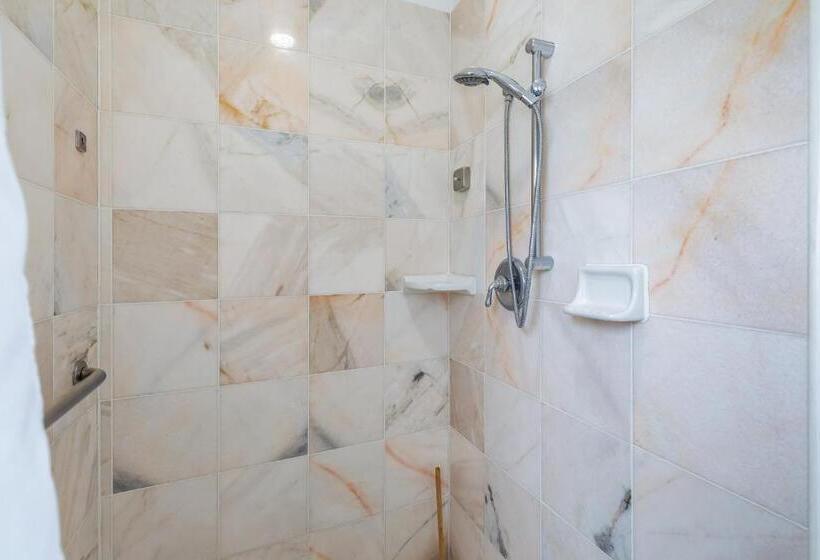 Отель Sunny Cozy Condo