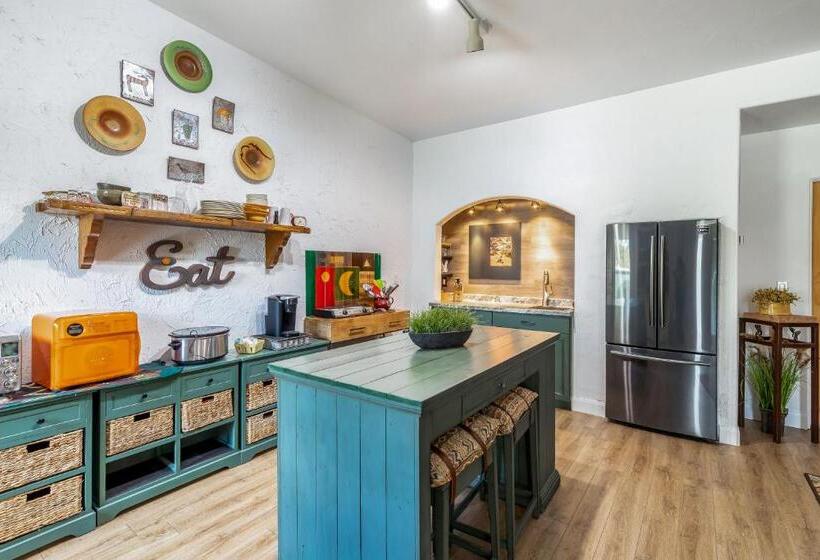 Отель Sunny Cozy Condo